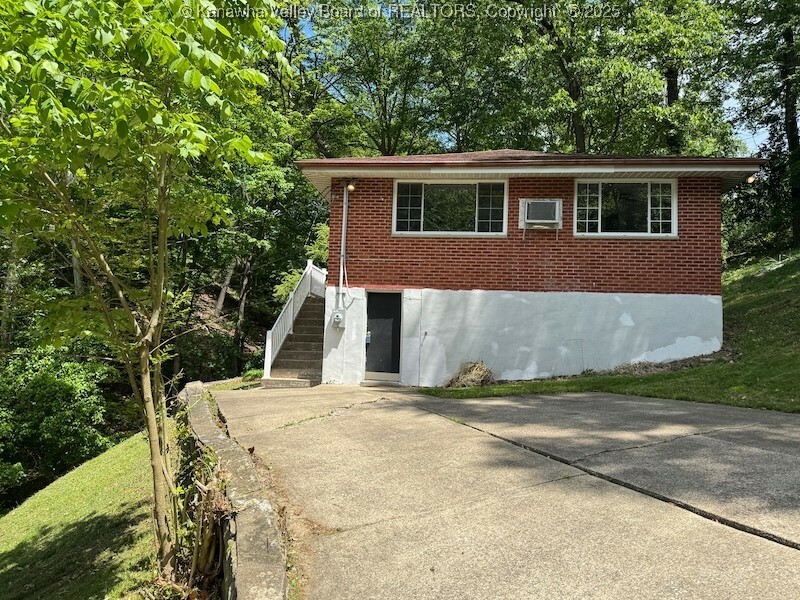 Property Photo: 407 South Street WV 25303