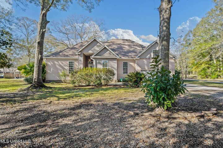 Property Photo: 3219 Choctaw Avenue MS 39563