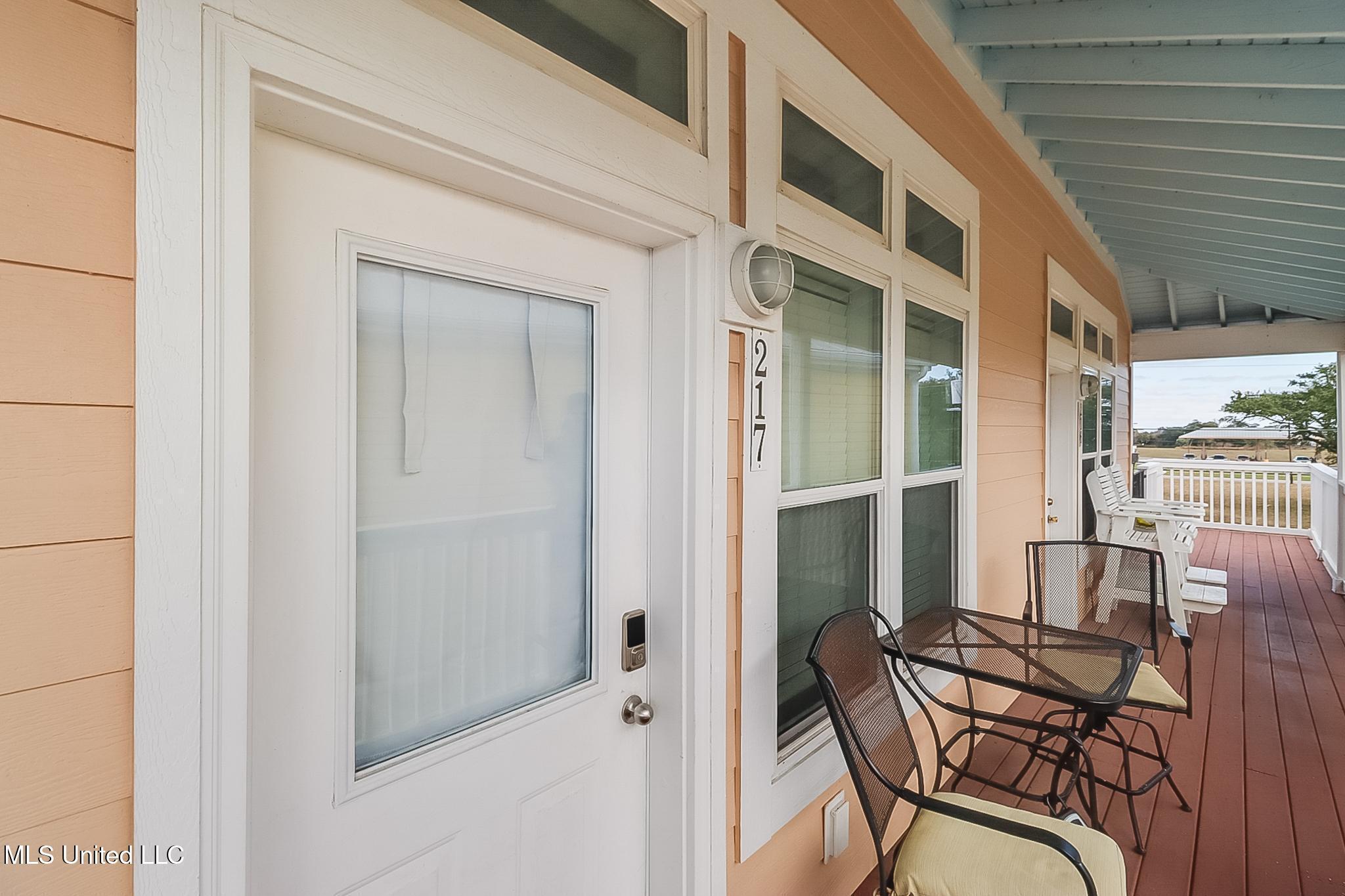 Property Photo:  1515 E Beach Boulevard  MS 39571 