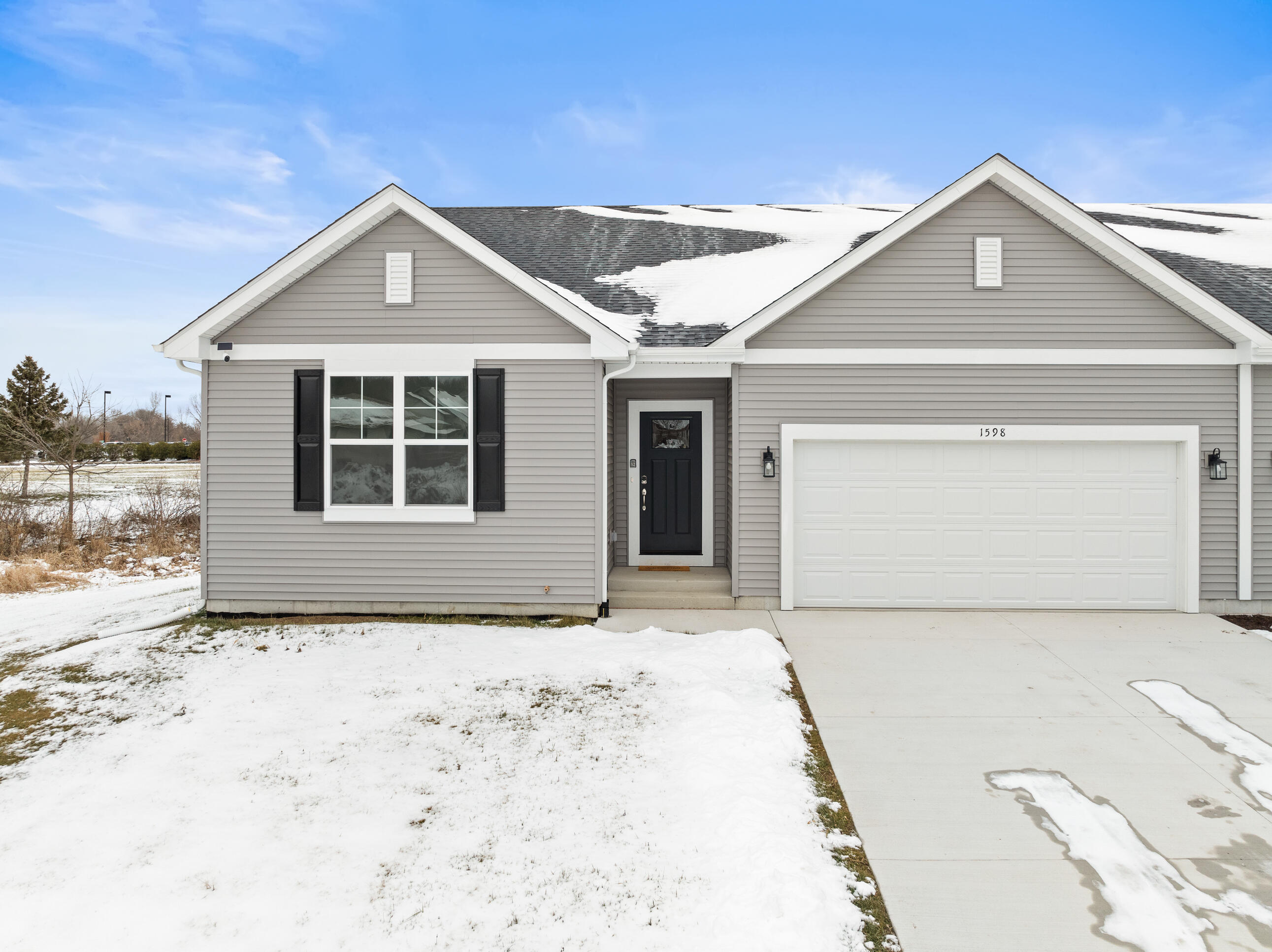 Property Photo:  1598 Meadowview Ct  WI 53190 