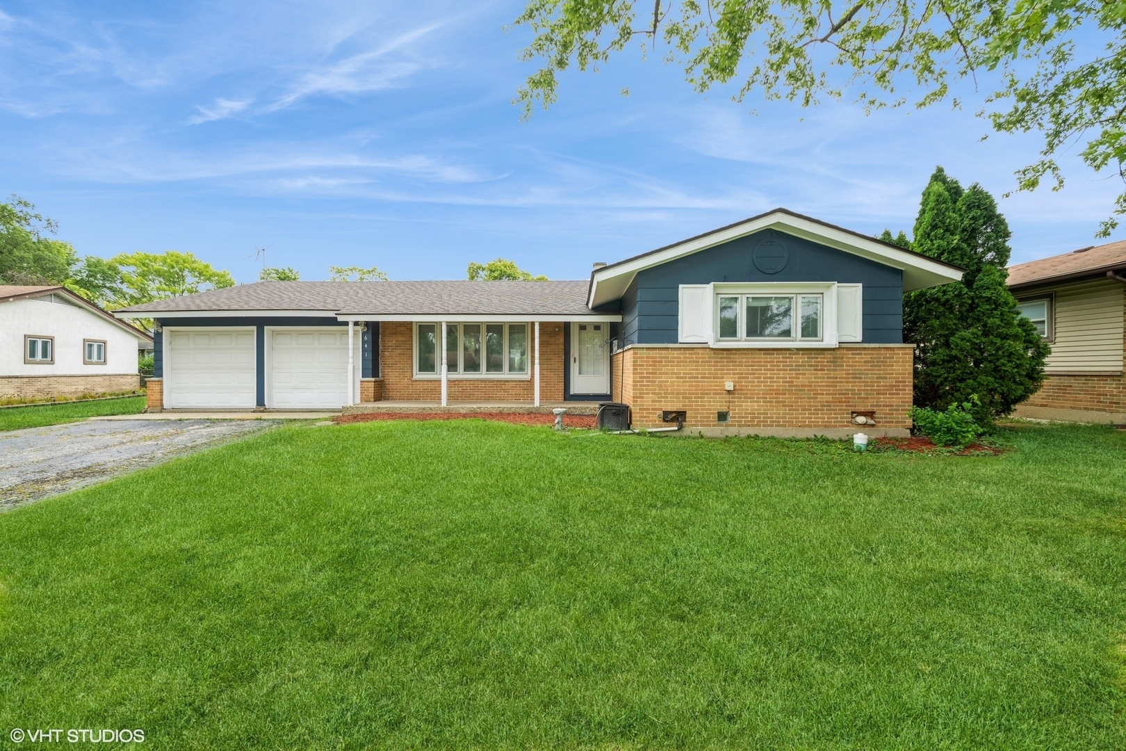 Property Photo:  641 Pinewood Drive  IL 60007 