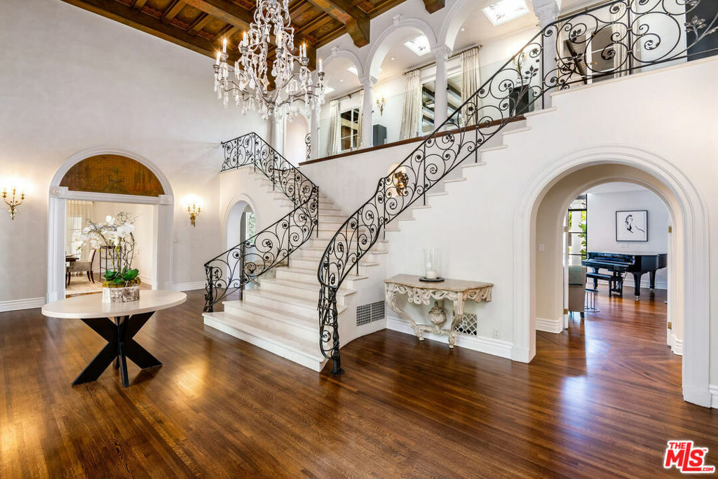 Property Photo:  722 N Maple Drive  CA 90210 