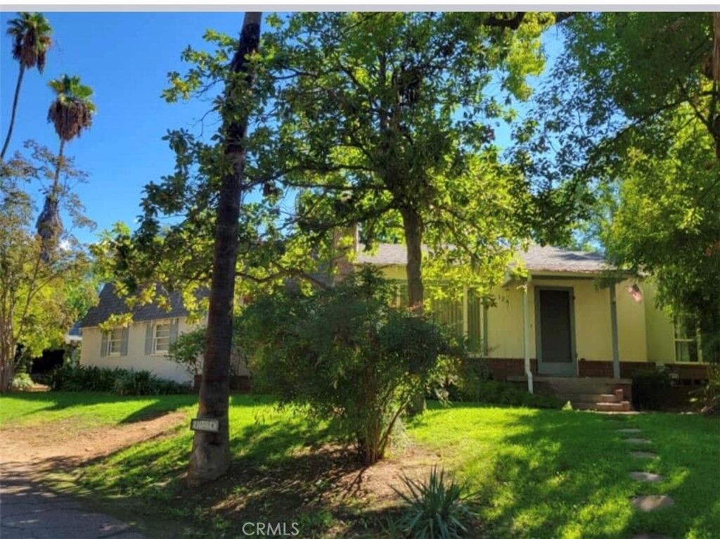 Property Photo:  124 Franklin Avenue  CA 92373 