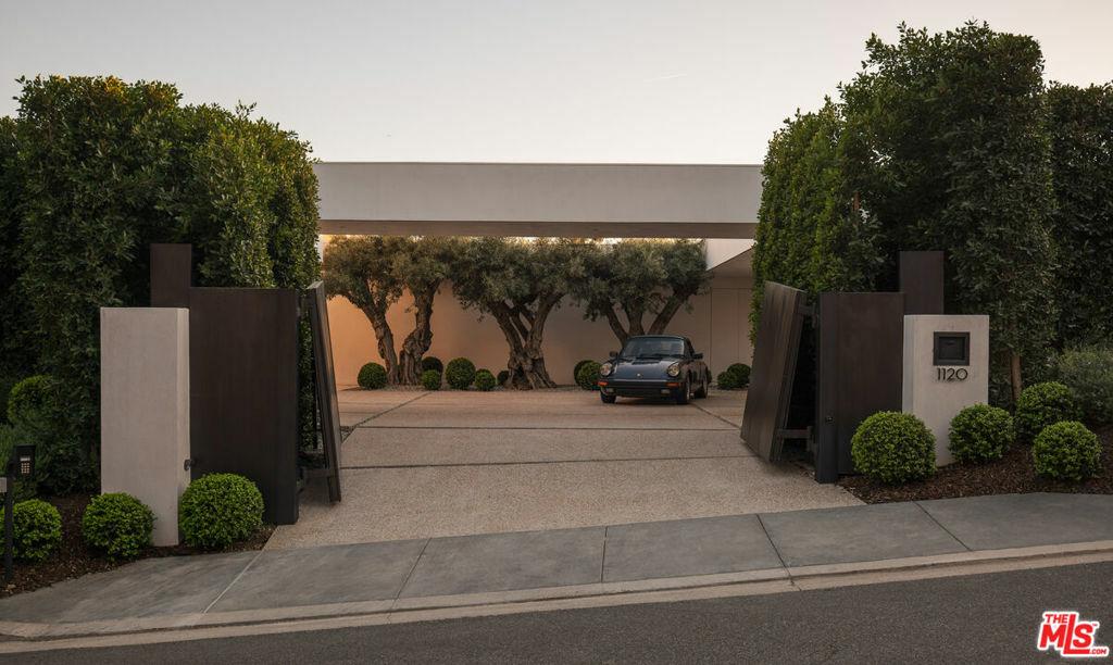Property Photo: 1120 Wallace CA 90210