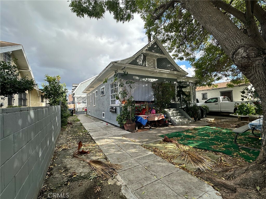 Property Photo:  4210 Woodlawn Avenue  CA 90011 