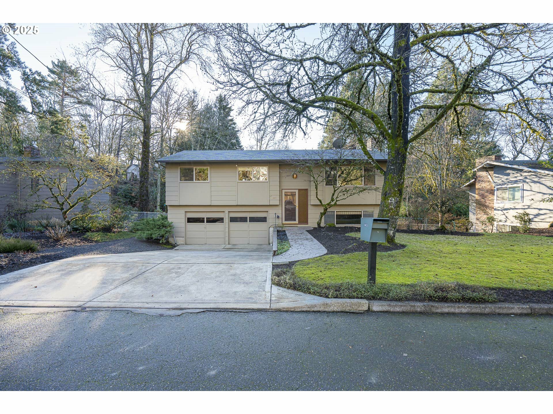 10625 SW 64th Dr  Portland OR 97219 photo