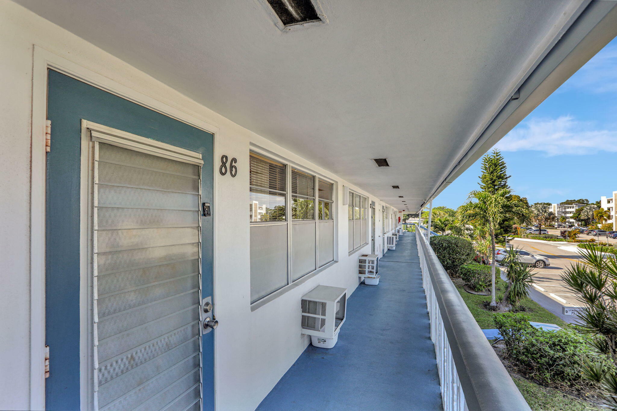 Property Photo: 86 Lyndhurst D FL 33442