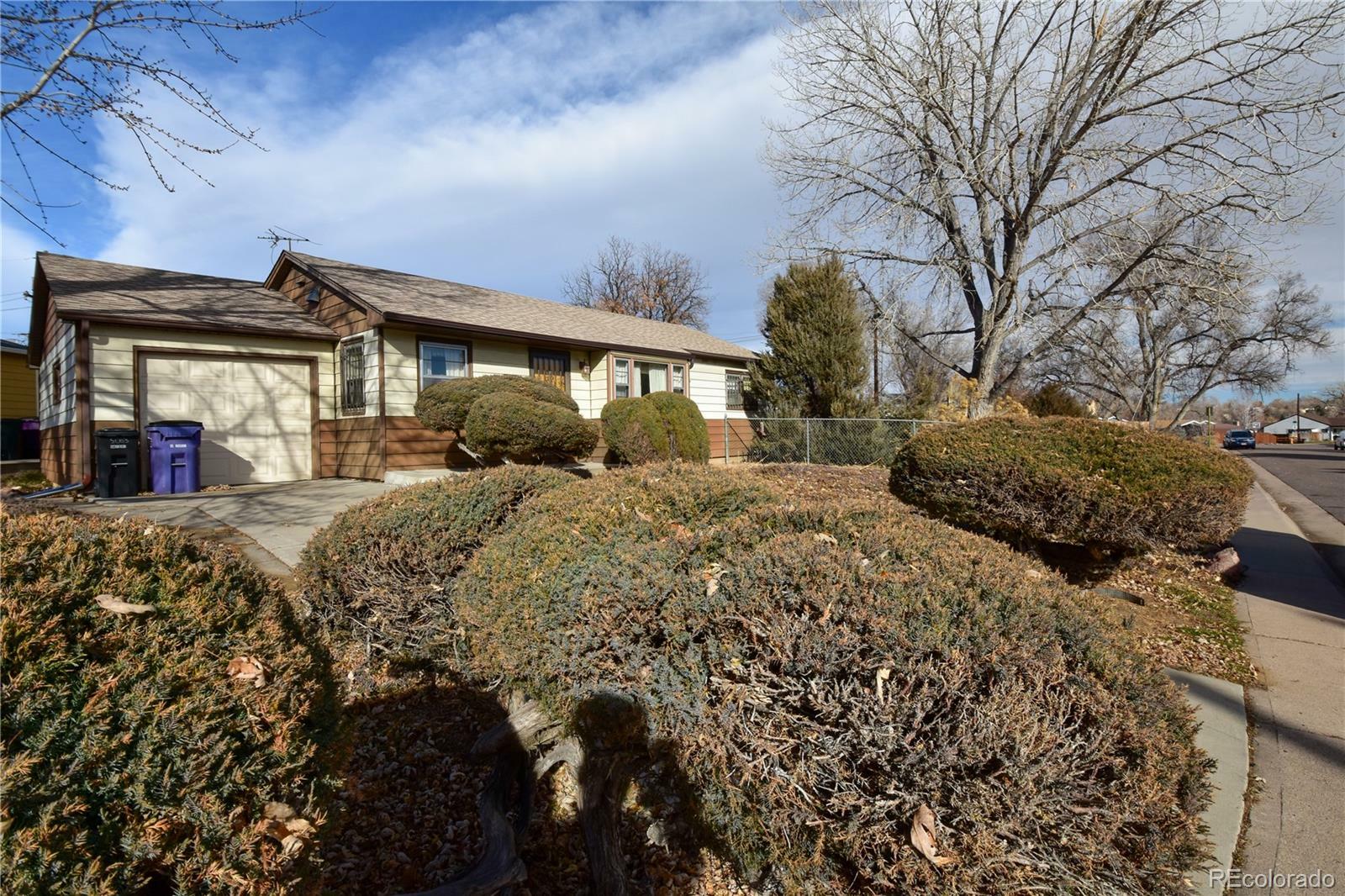 Property Photo:  5063 W Center Drive  CO 80219 