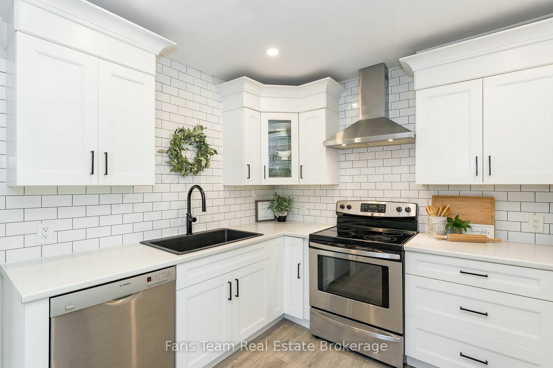 Property Photo:  131 Rodney St  ON L9Y 1E2 