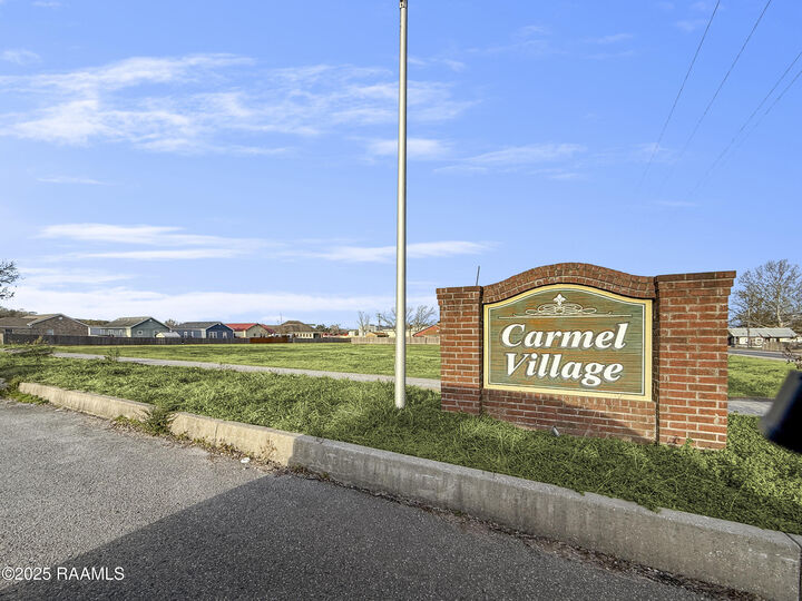 Property Photo: 109 Madeira Drive LA 70501