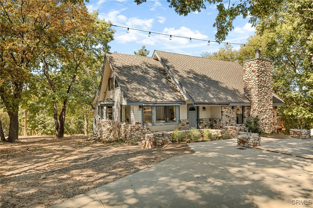 Property Photo: 565 Dart Court CA 92325