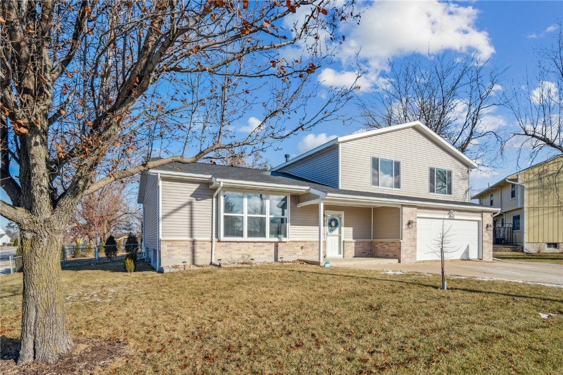 Property Photo:  3926 1st Ave NW  IA 52405 