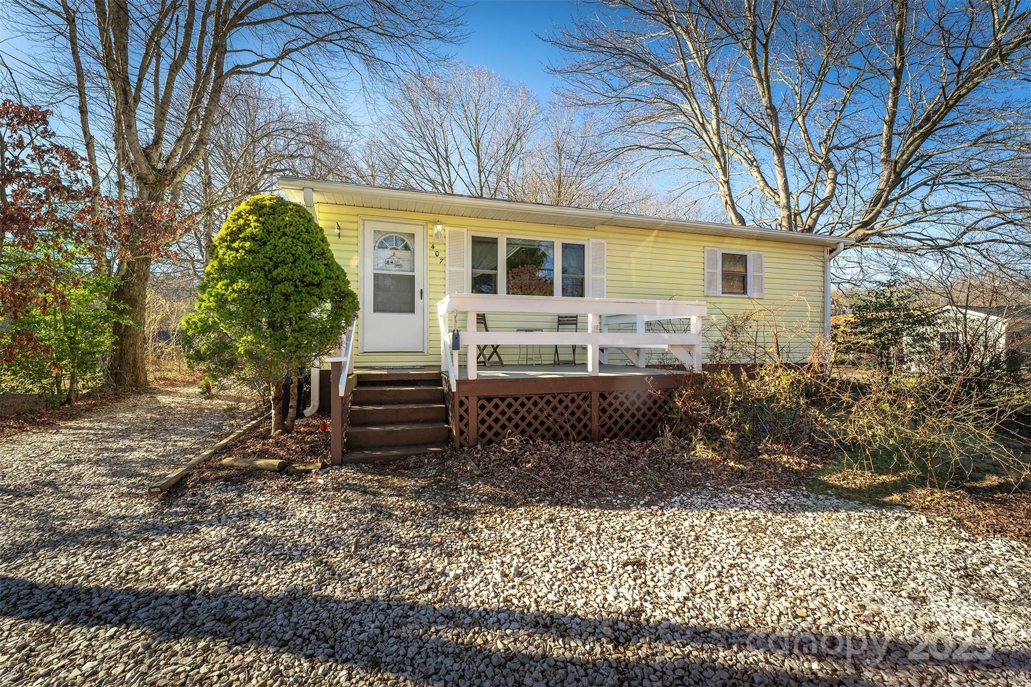 Property Photo: 407 Hiawassee Avenue NC 28711