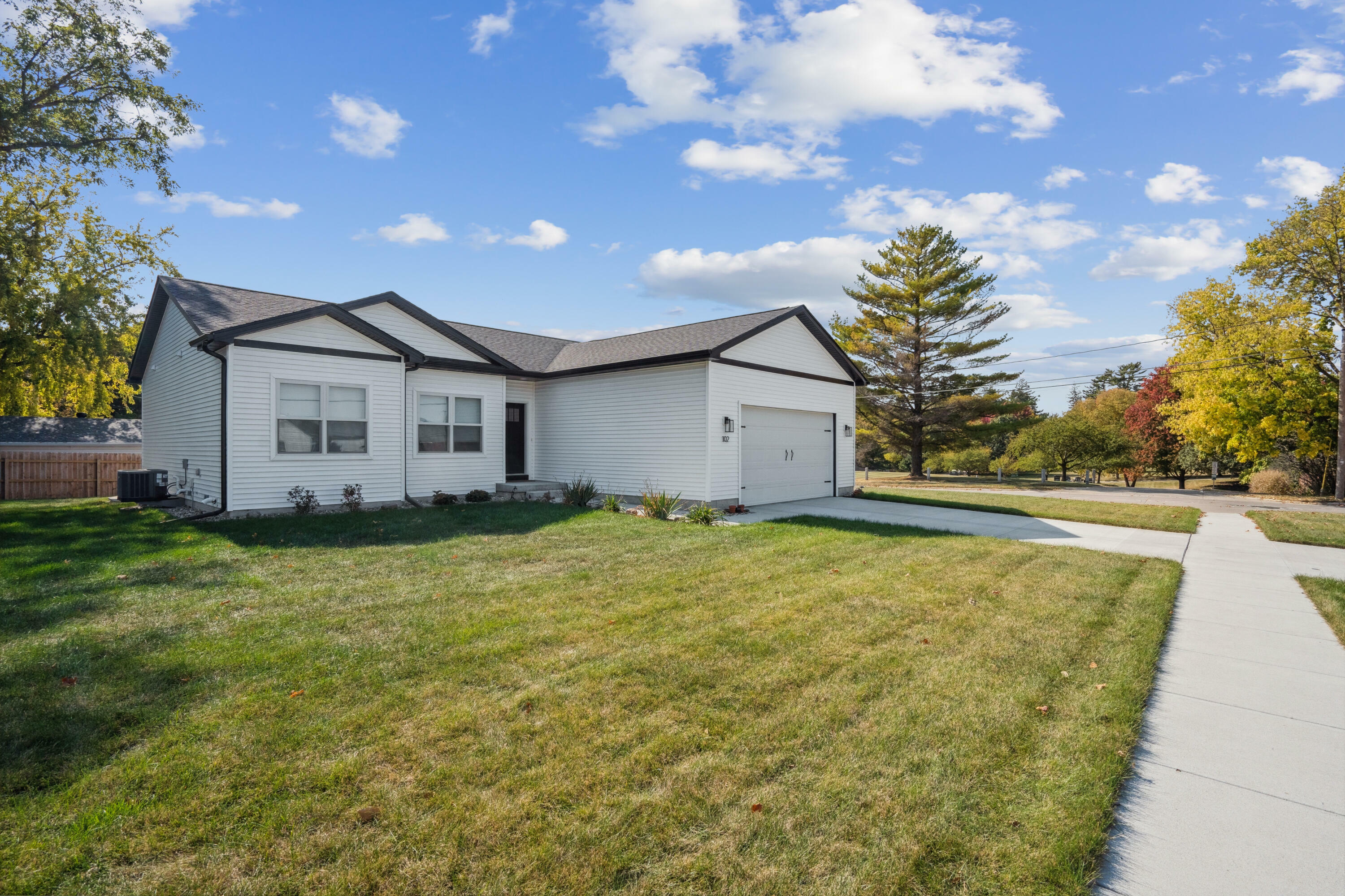 Property Photo:  102 K Avenue  IA 50201 