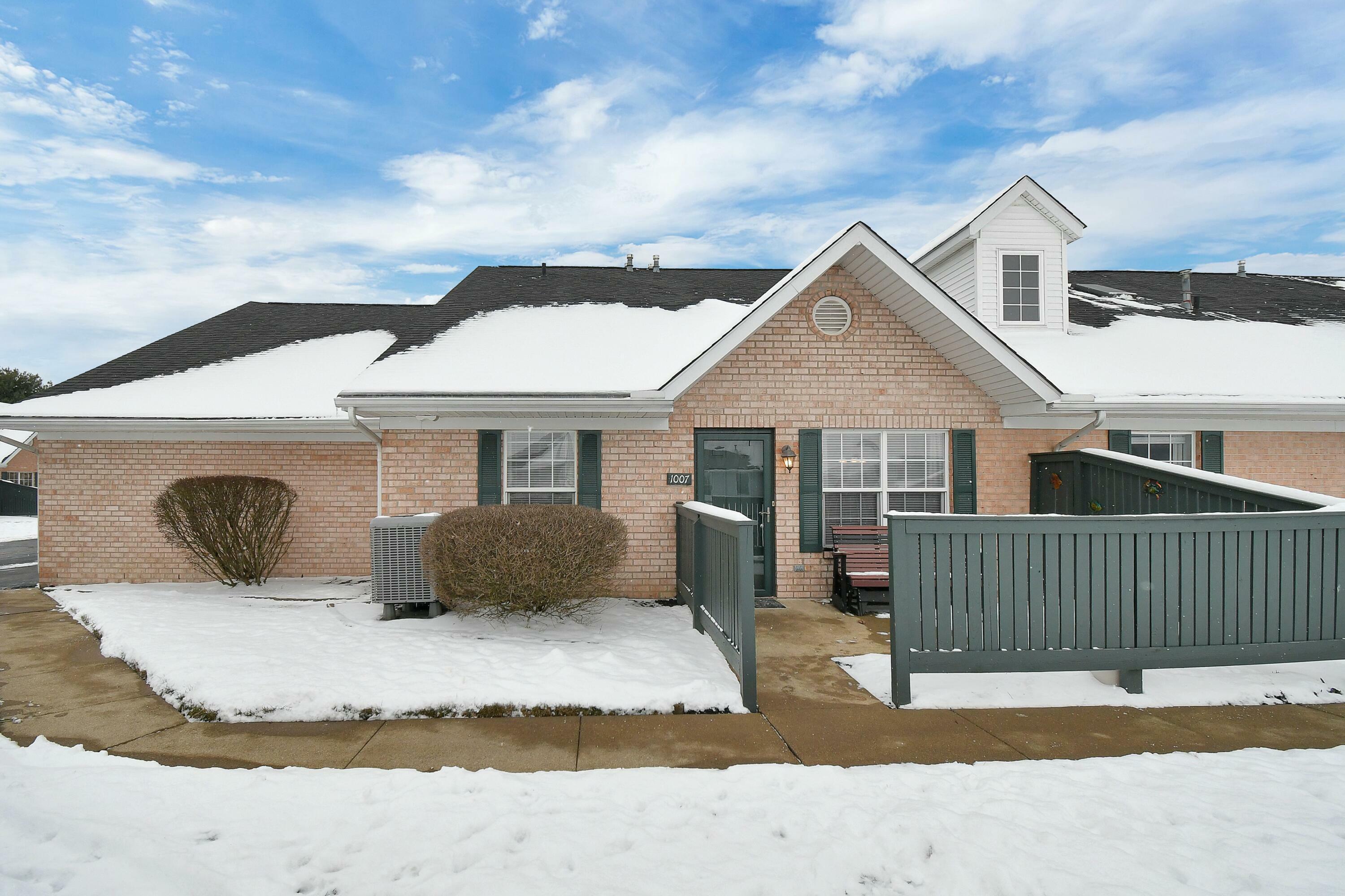 Property Photo:  1007 Kingsbury Court  OH 43055 