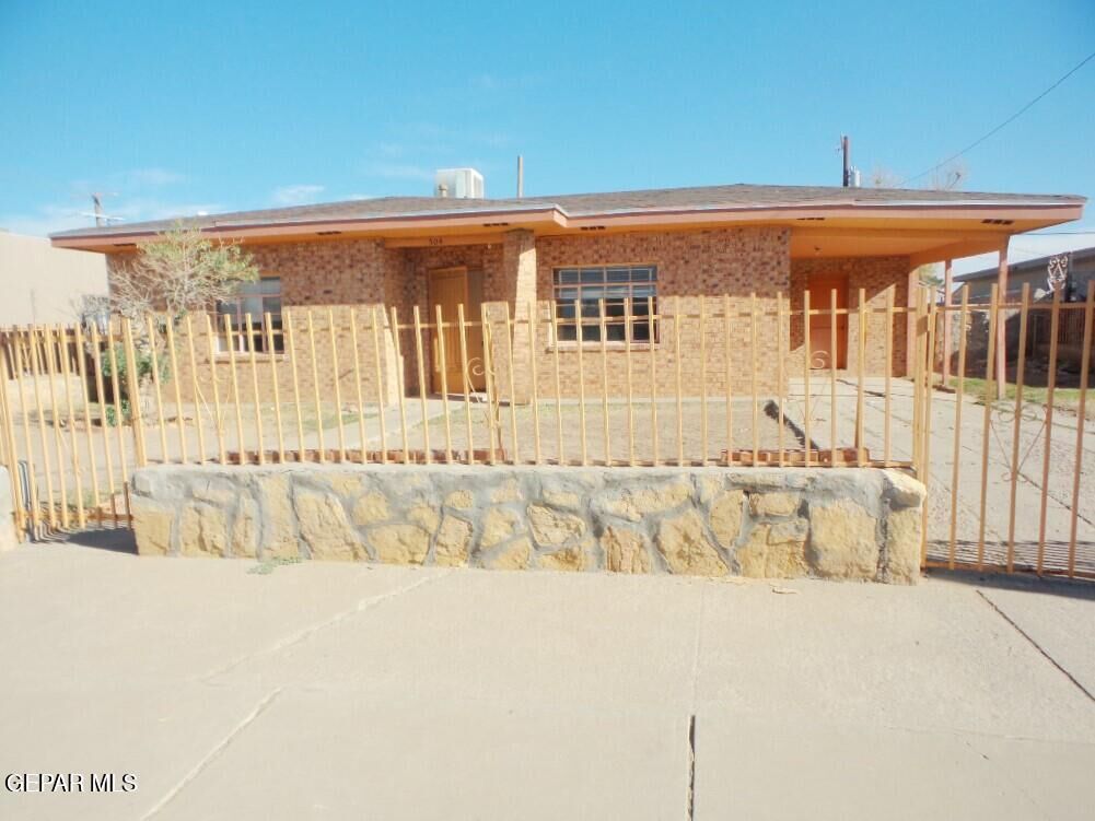 Property Photo: 504 Barcelona Drive TX 79905