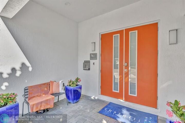 Property Photo:  2502 NE 6th Ave  FL 33305 