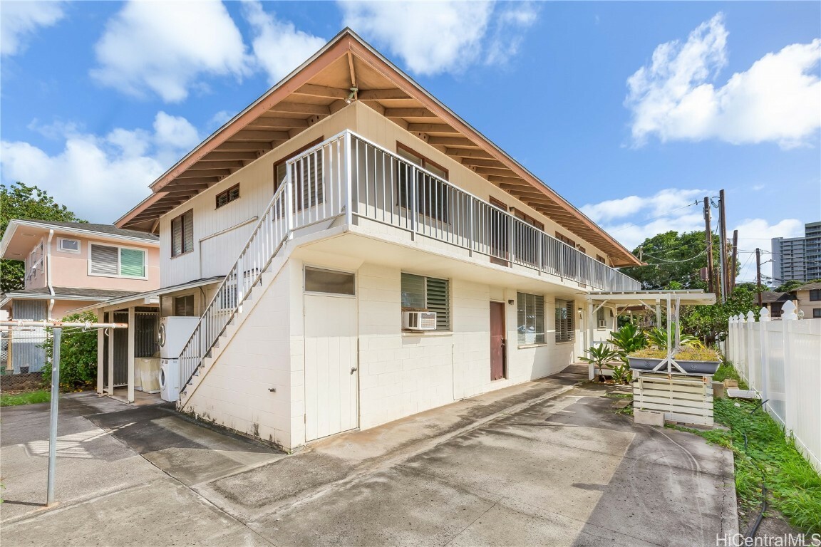 718 Kaaloa Street  Honolulu HI 96826 photo