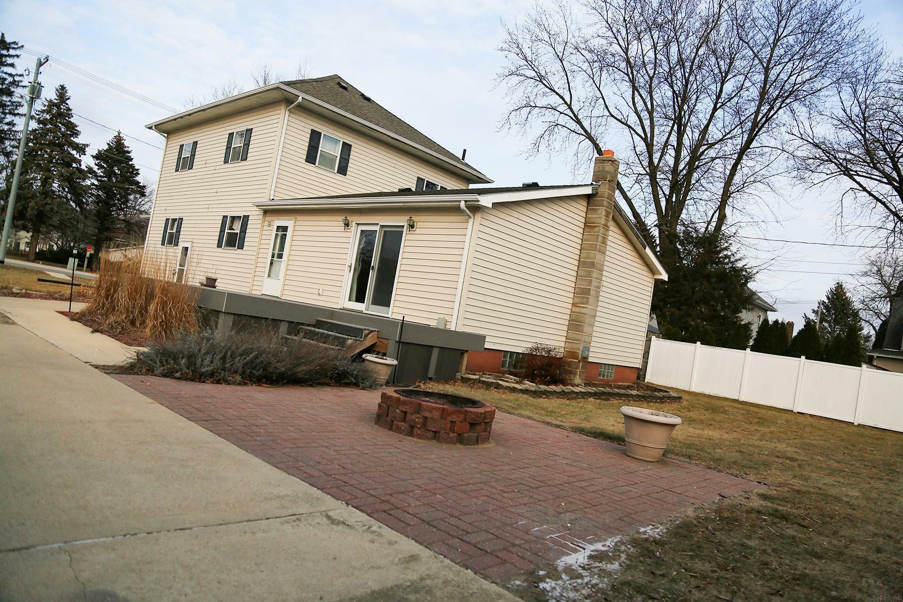 Property Photo:  509 W 1st Street  IA 50674 