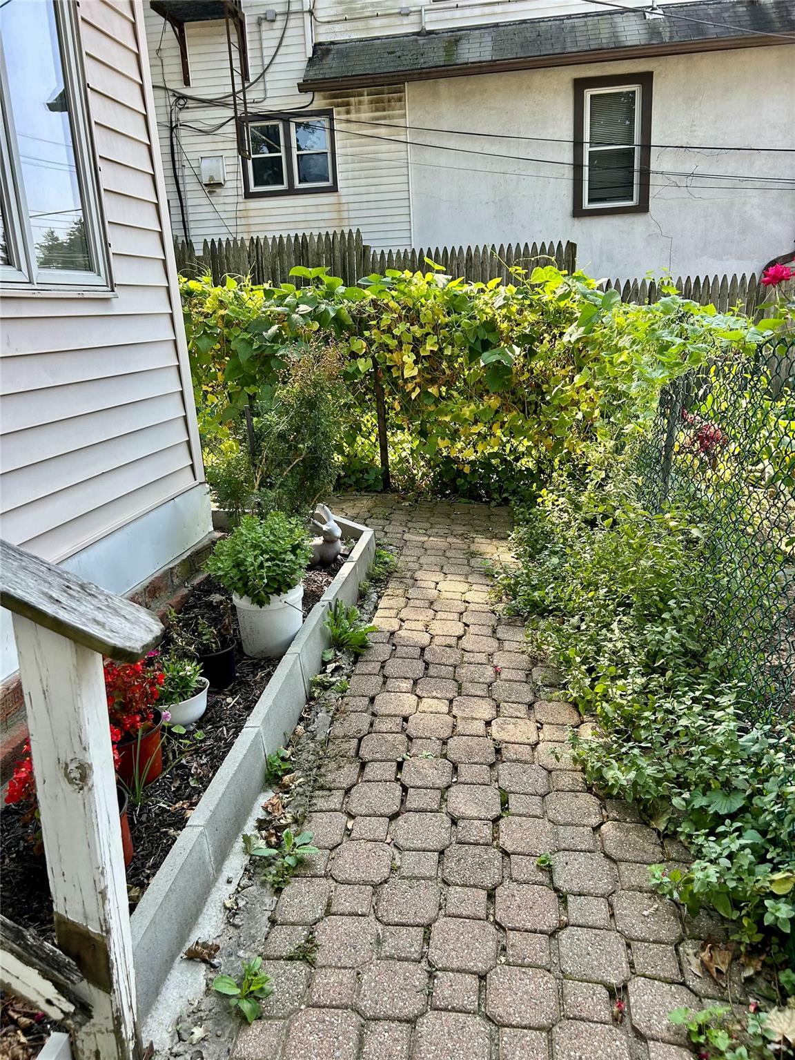 Property Photo:  615 N Division Street  NY 10566 