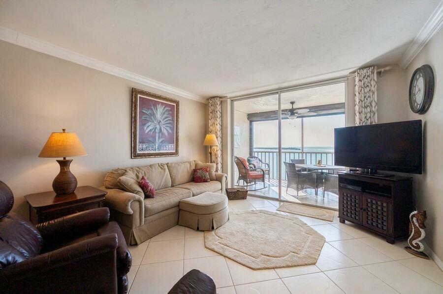 Property Photo: 901 Collier Court 5-903 FL 34145
