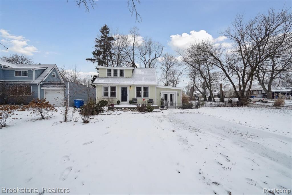 Property Photo:  33 Downing  MI 48328 3774 