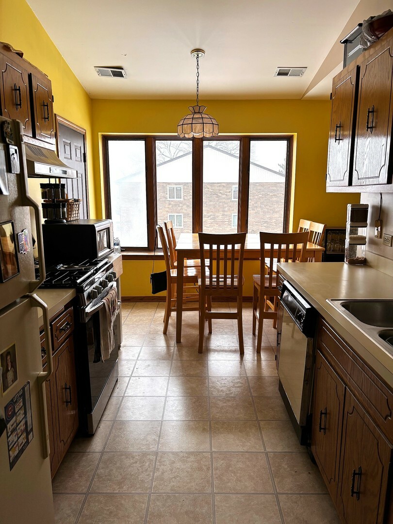 Property Photo:  5016 Circle Court 1112  IL 60418 