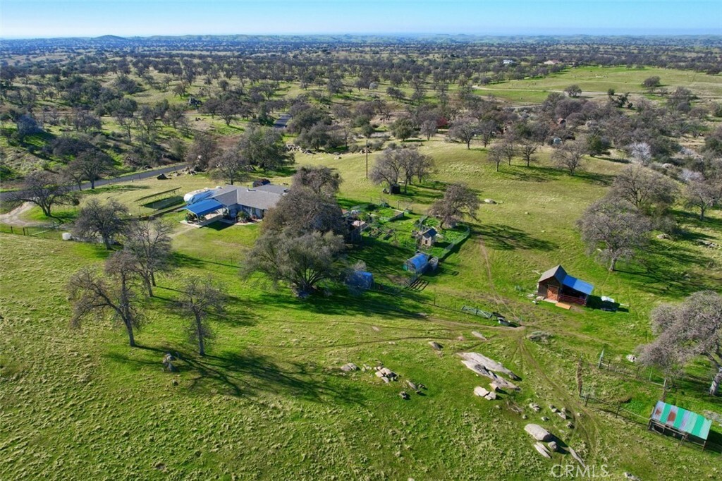 Property Photo: 33400 Barn Owl Road CA 93653