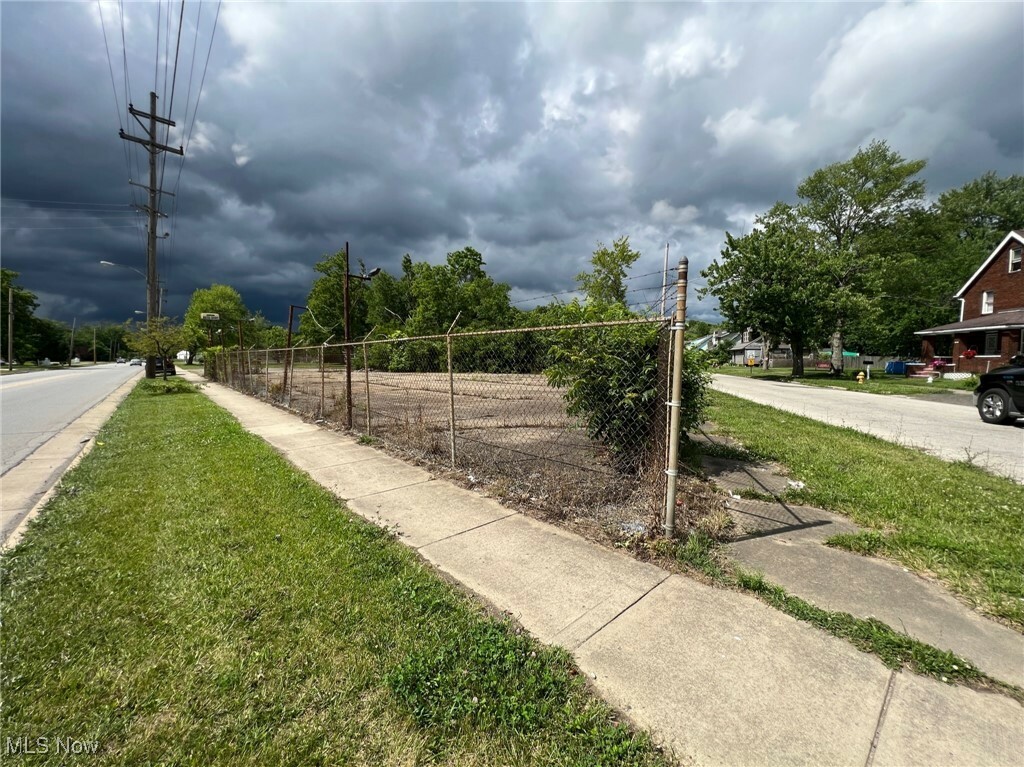 Property Photo:  1729 Niles Road SE  OH 44484 