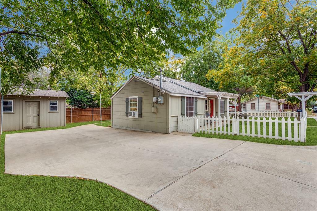 Property Photo:  227 Blevins Street  TX 76051 