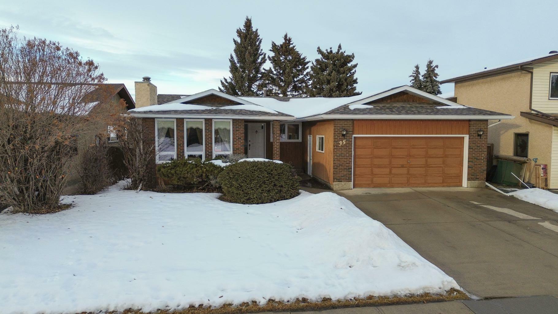 Property Photo: 35 Hammond Crescent AB T4N 6J5