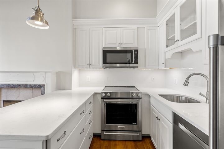 Property Photo:  341 Beacon 2D  MA 02116 