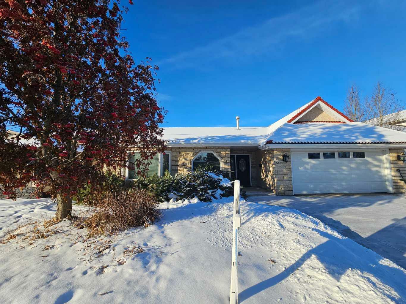 Property Photo:  5432 58A Street Crescent  AB T4L 1L7 