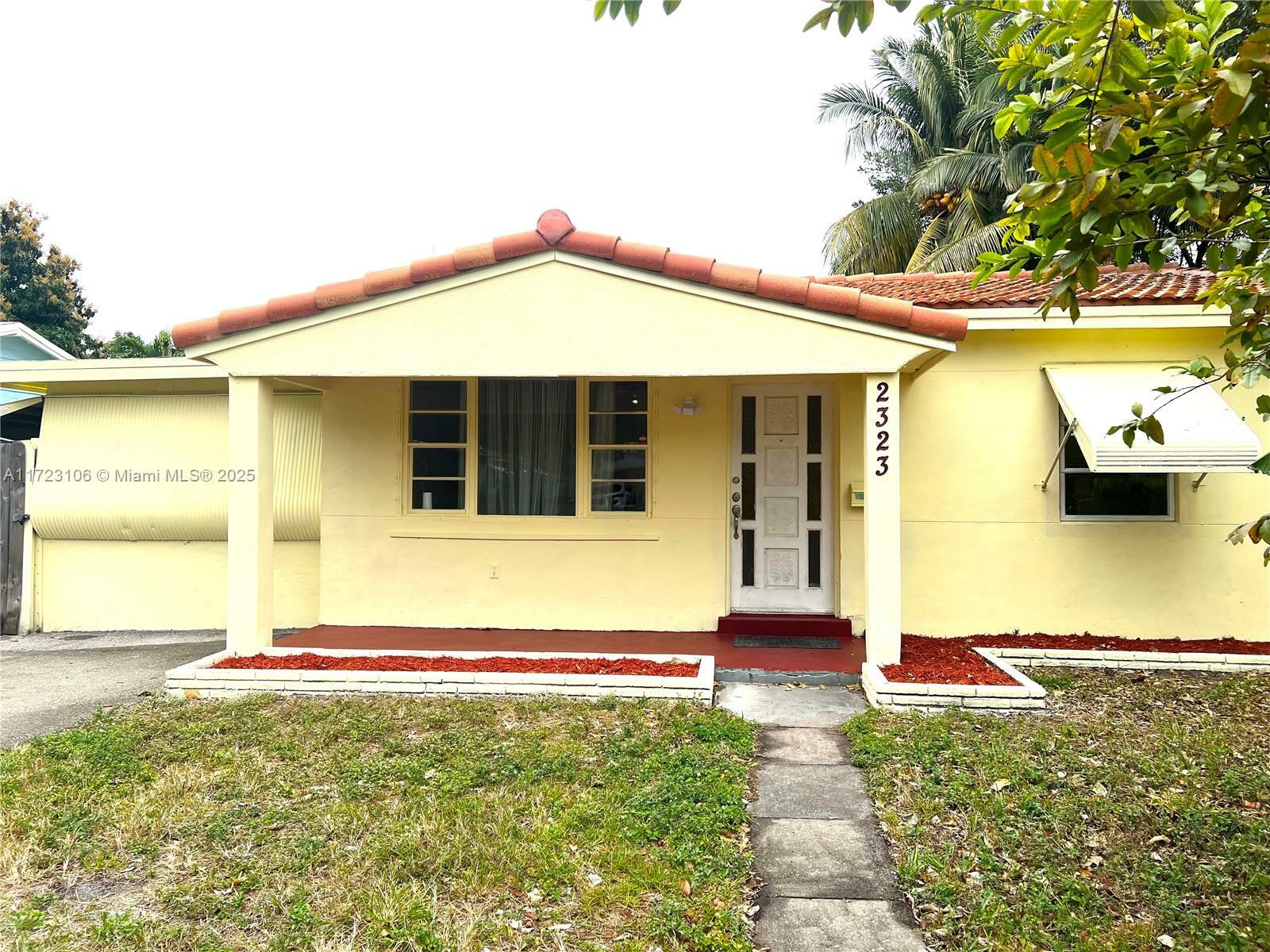 Property Photo:  2323 S Coolidge St  FL 33020 