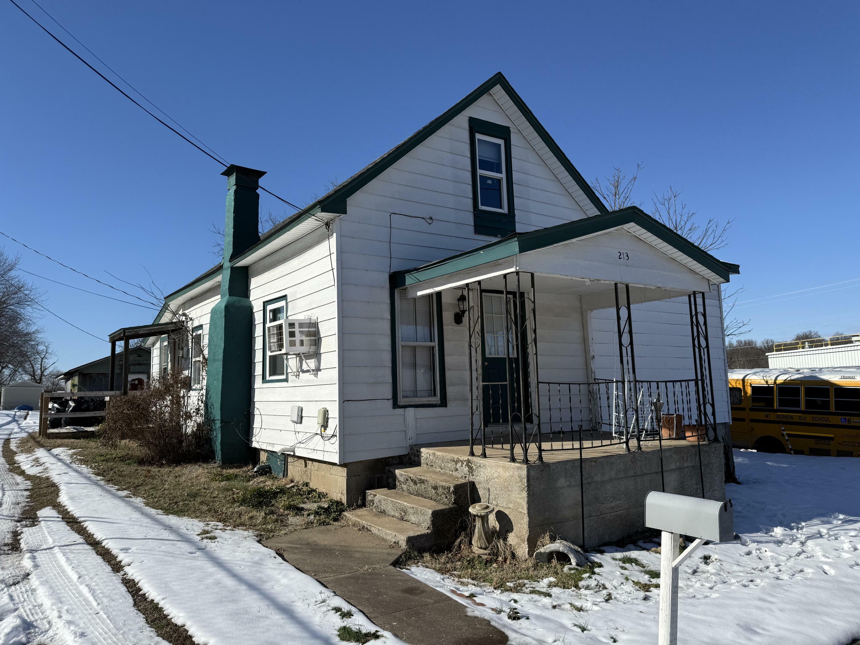 Property Photo: 213 N West Street MO 65712