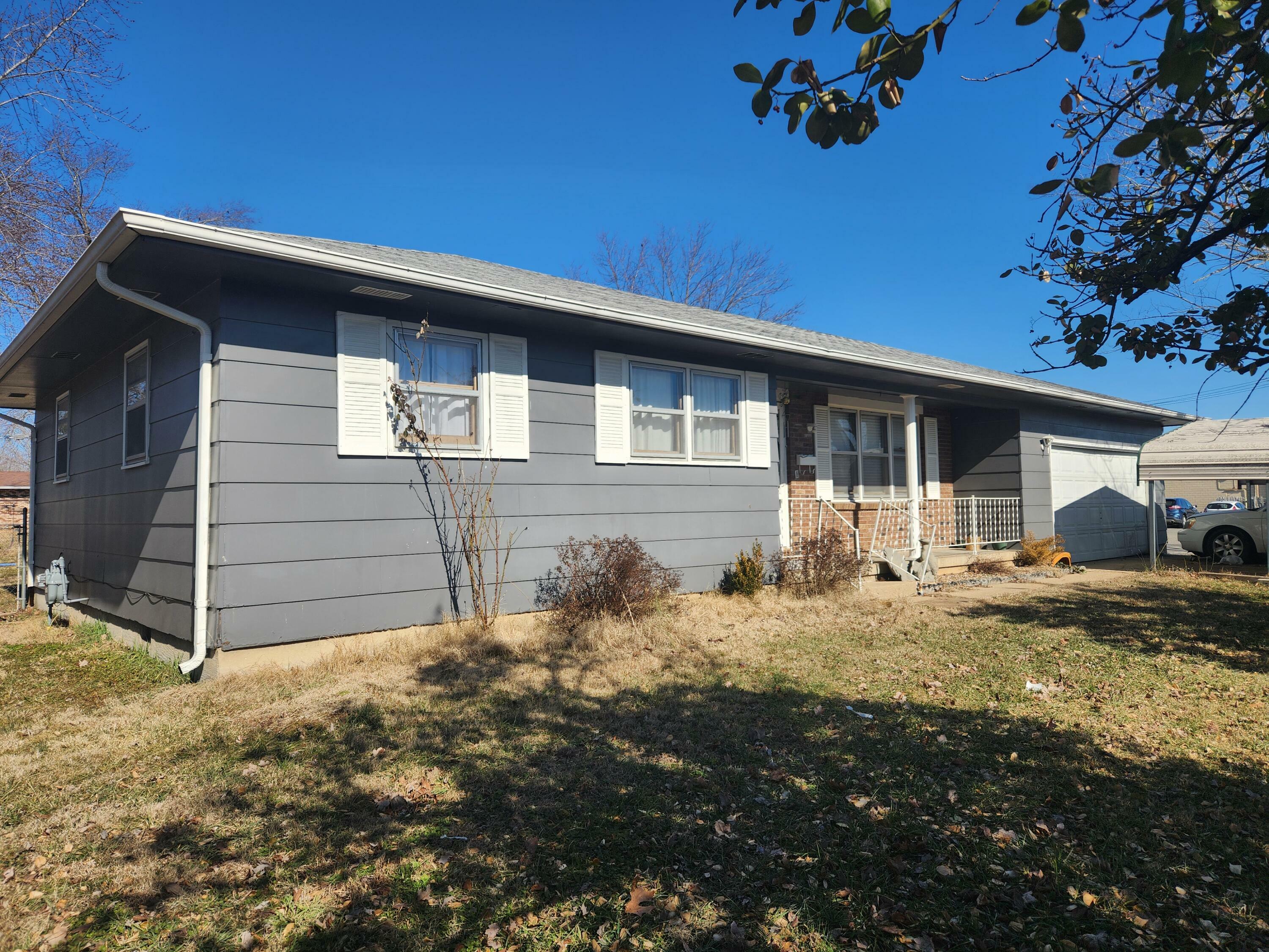 Property Photo:  1611 W 9th Street  MO 65775 