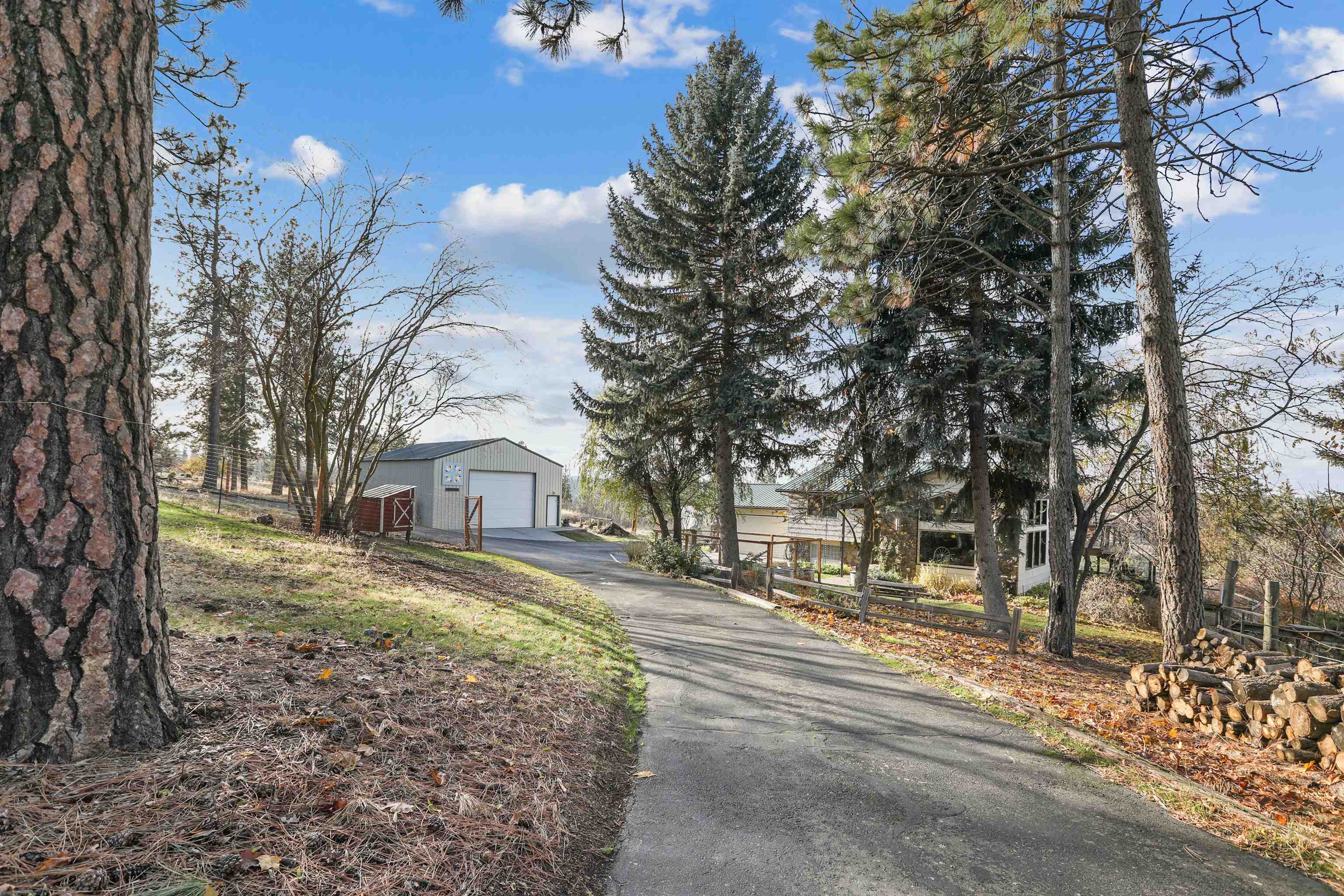 Property Photo:  7104 S Oak Rd  WA 99224 