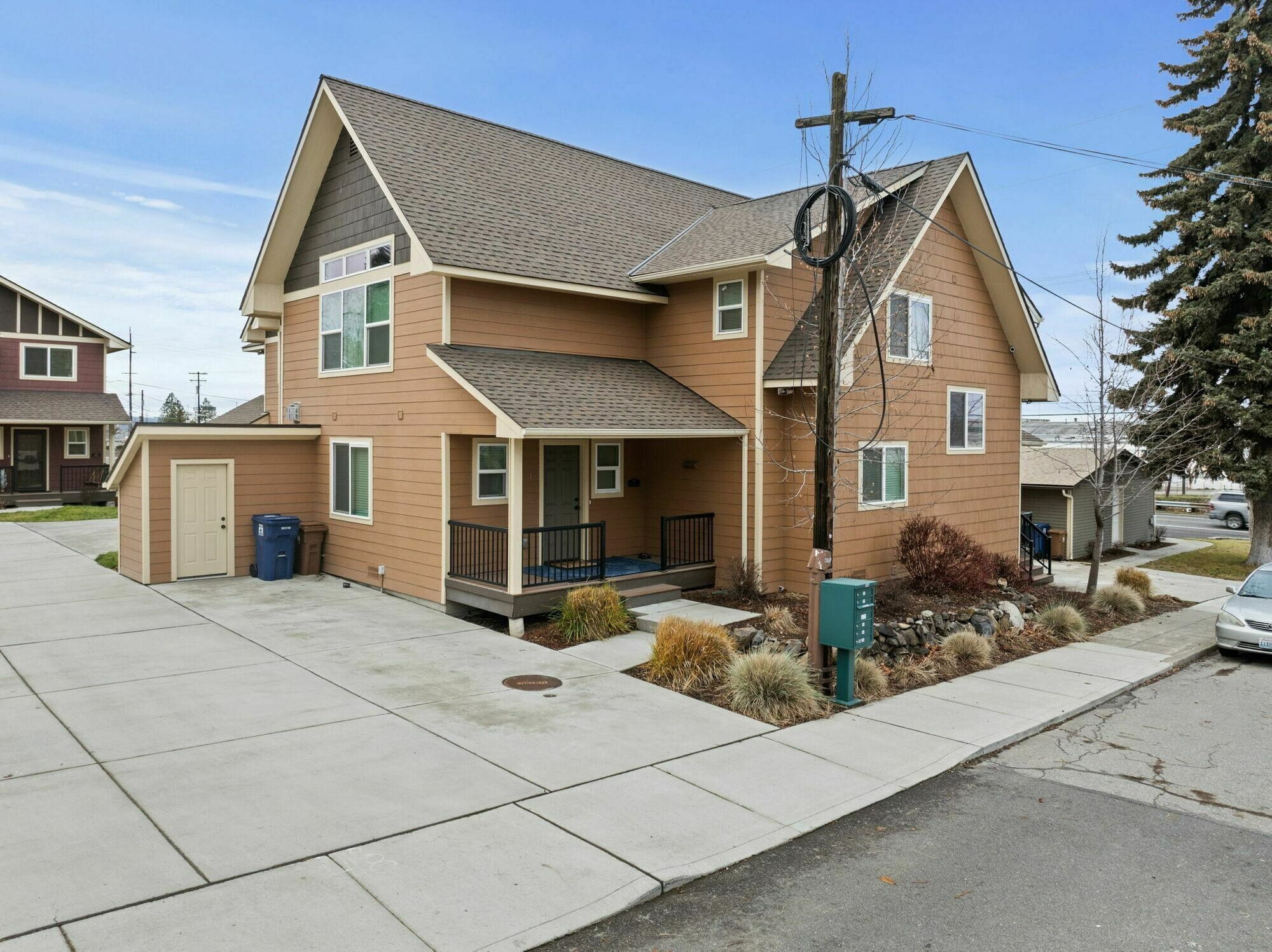 Property Photo:  722 E 5th Ave  WA 99202 