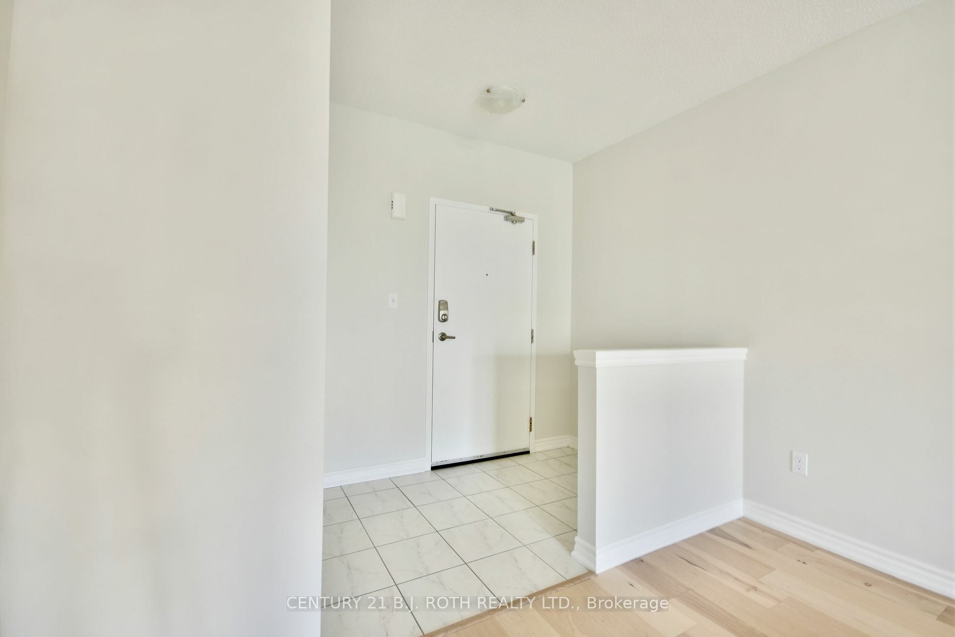 Property Photo:  39 Ferndale Dr S 205  ON L4N 5T5 