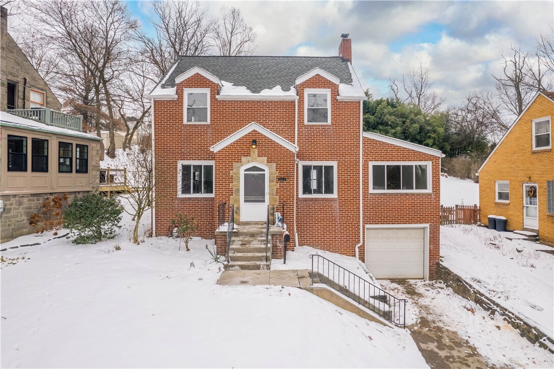 Property Photo:  1014 Avacoll Dr  PA 15220 