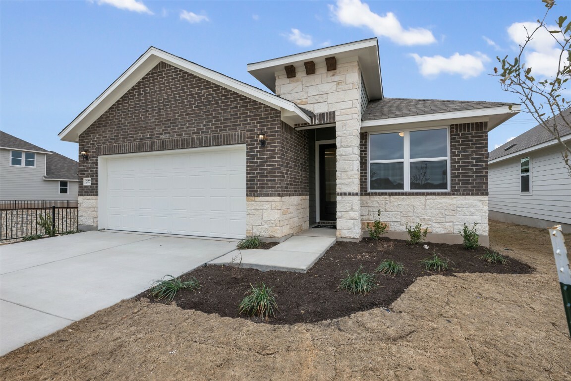 Property Photo: 707 Palo Brea Loop TX 78634
