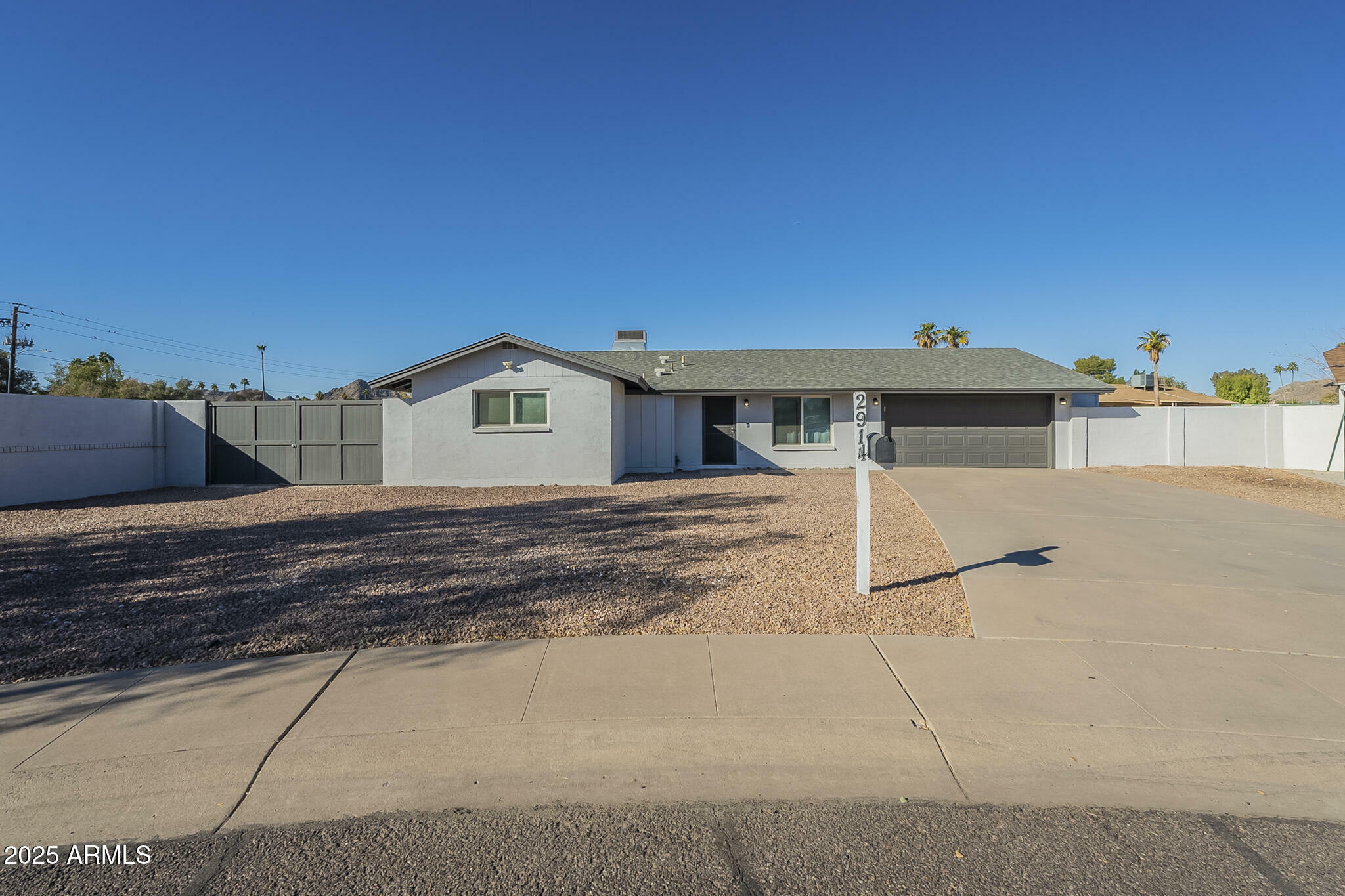 Property Photo:  2914 E Cactus Road  AZ 85032 