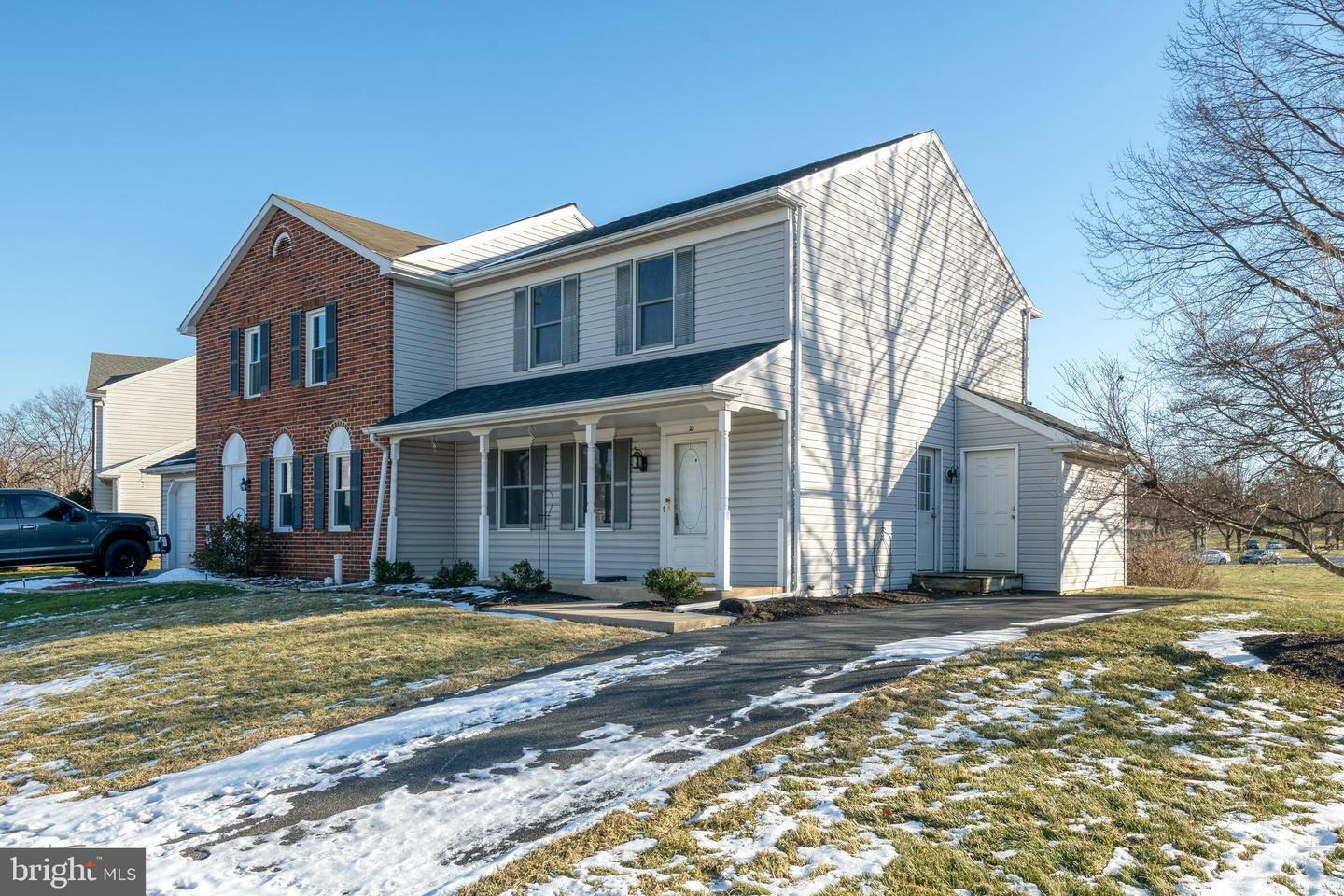 Property Photo:  20 Thornapple Drive  PA 17547 