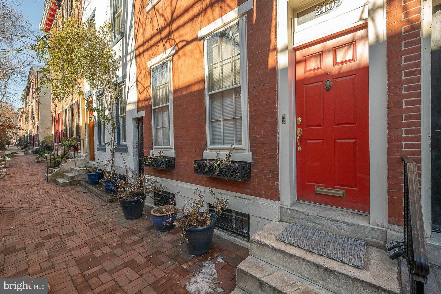 Property Photo:  2109 Mount Vernon Street  PA 19130 