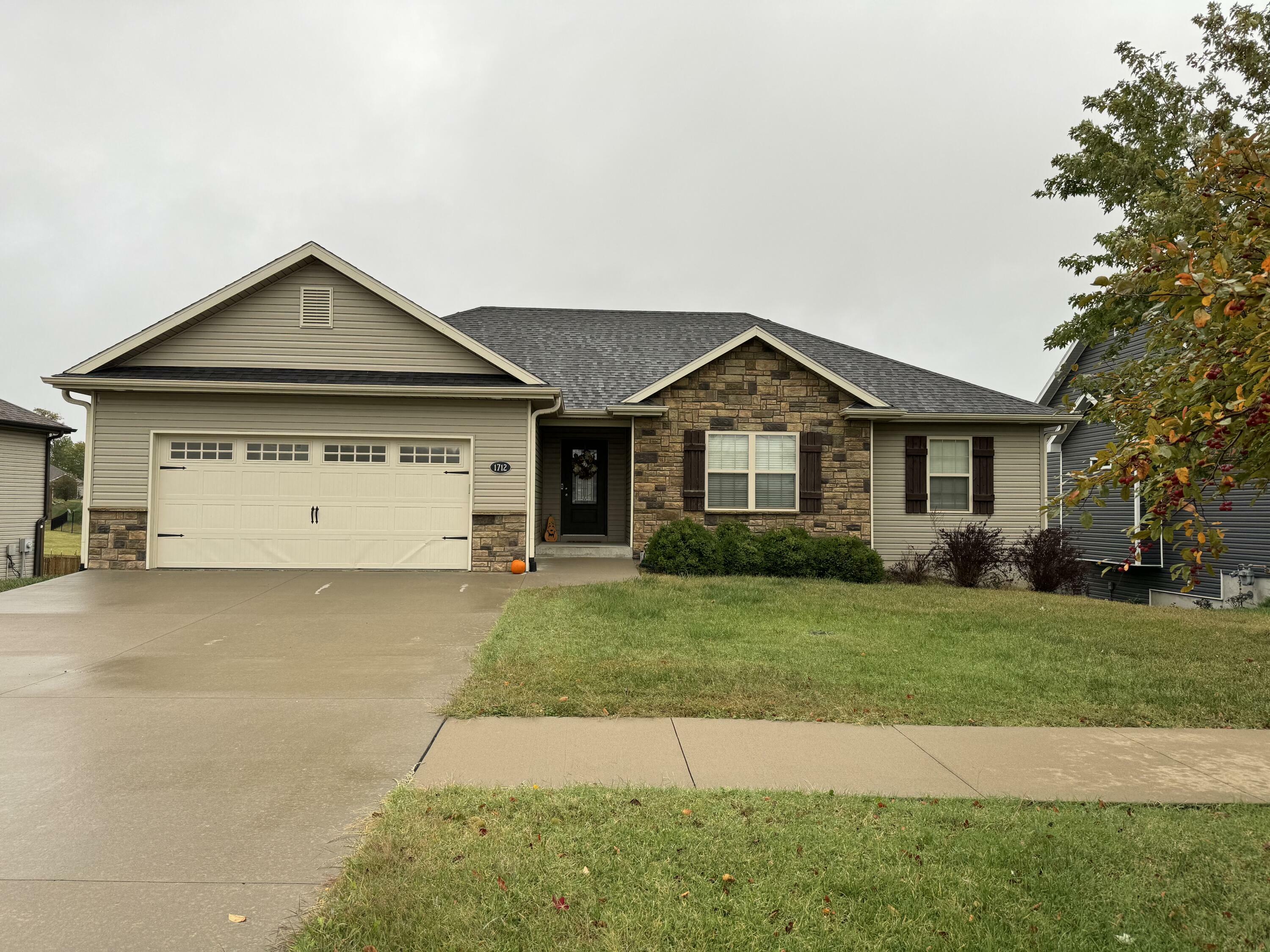 Property Photo:  1712 Mills Dr  MO 65203 