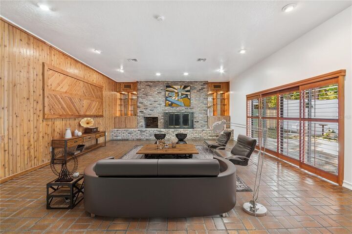 Property Photo: 1504 E Robinson Street FL 32801