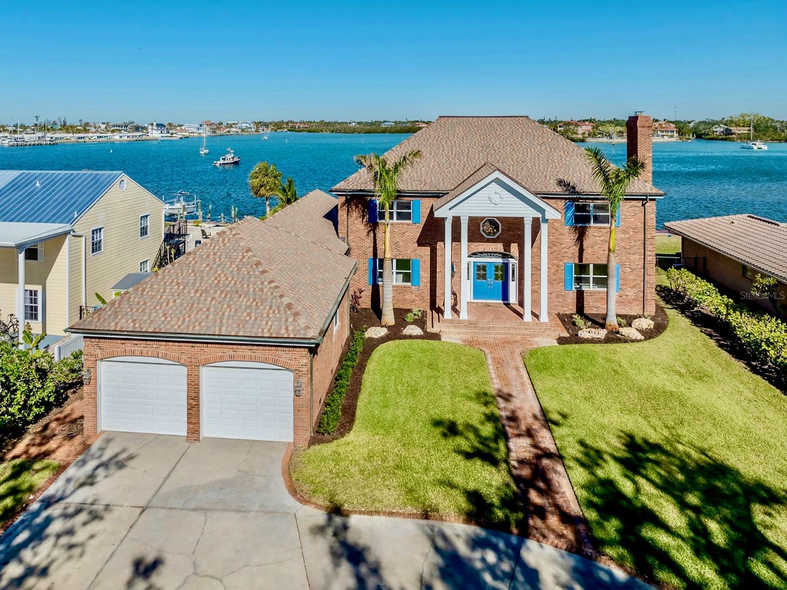 Property Photo:  708 Laguna Drive  FL 34285 