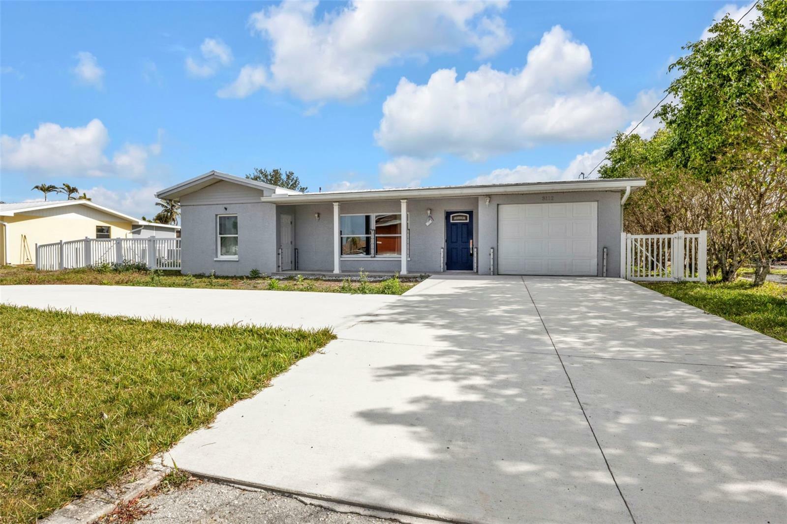 Property Photo:  3112 Magnolia Way  FL 33950 