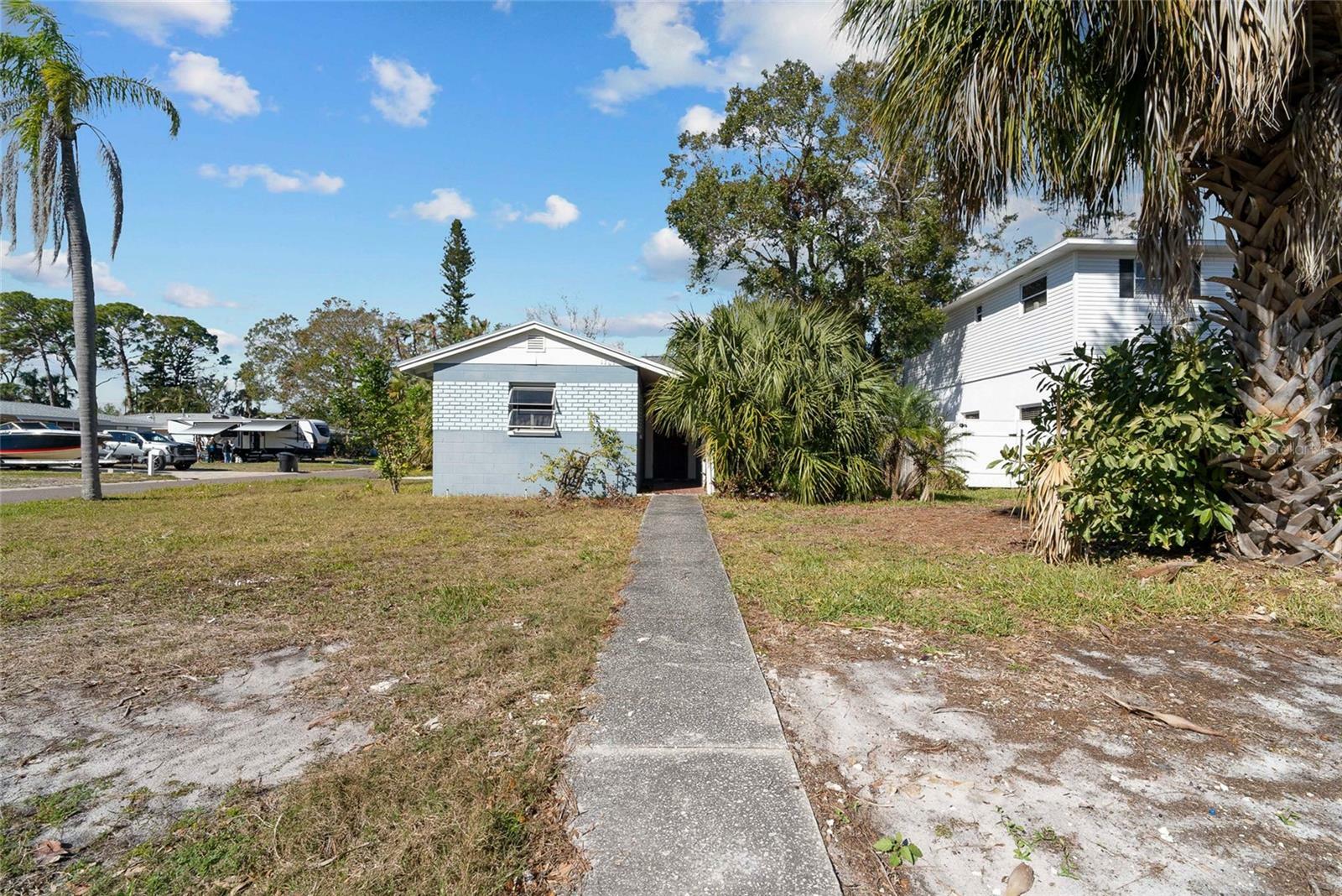 Property Photo: 1701 Mississippi Avenue NE FL 33703
