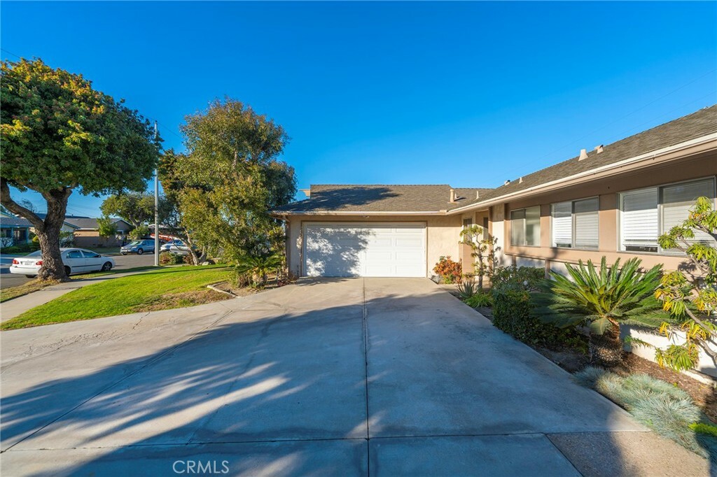 Property Photo:  15462 Victoria Lane  CA 92647 